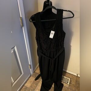 Black jumper , paperbag waist detail, lace top bodice, size XL NWT